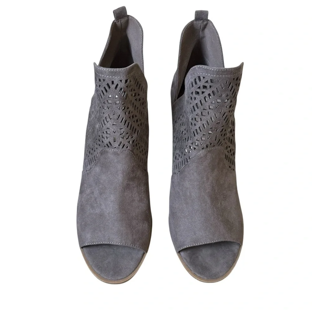 Steve Madden Gray Perforated Block Heel Peep‎ Toe Ankle Booties Women’s 10M